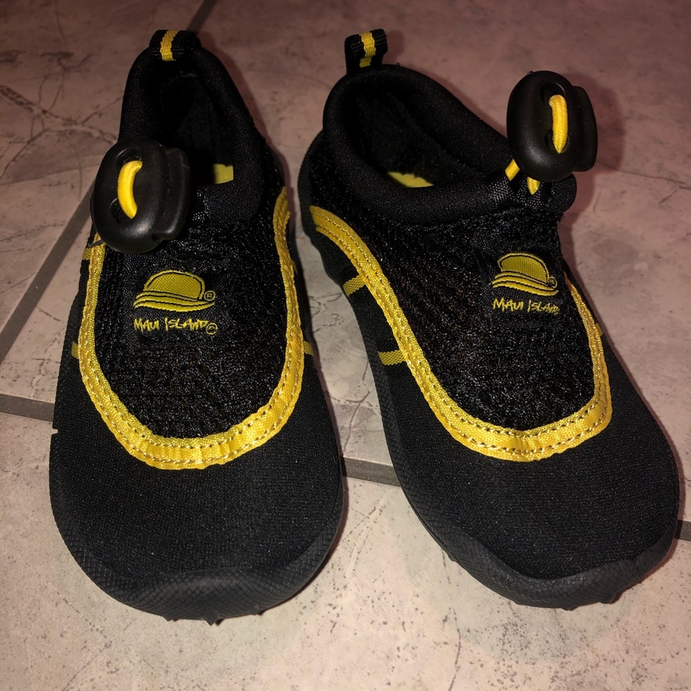 Maui Islands swim shoes